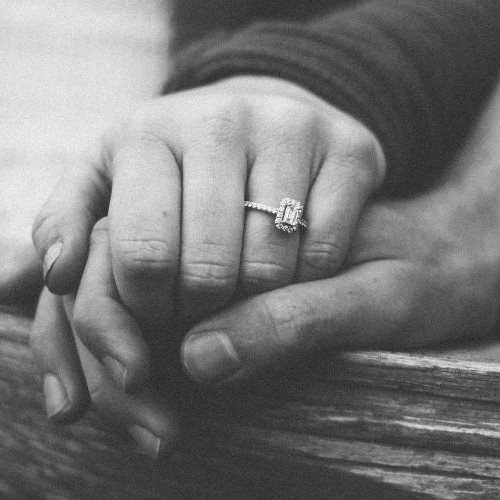 Upomoć! Moji nam se mešaju u brak