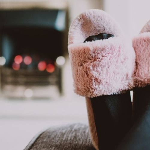 Da li se izuvate u gostima? 6 novih pravila ponašanja u gostima