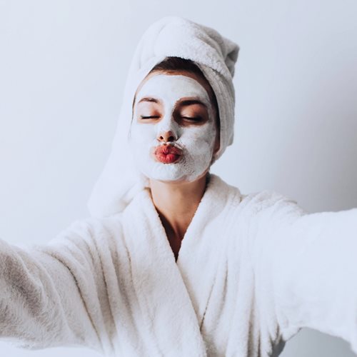 Zelena glina - vaš saveznik u letnjoj nezi lica!